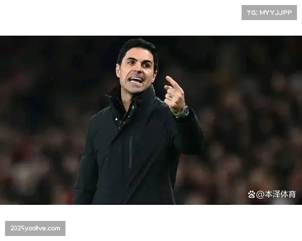 争议瞬间:萨卡禁区内倒地未判点球,阿森纳主帅阿尔特塔向第四官员抗议